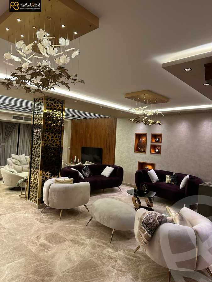 https://aqarmap.com.eg/en/listing/5707709-for-sale-cairo-el-sheikh-zayed-city-compounds-royal-city