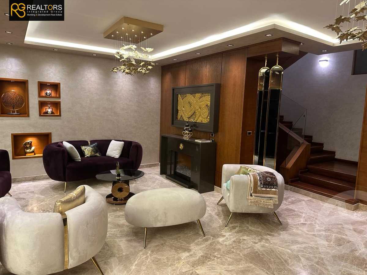 https://aqarmap.com.eg/en/listing/5707709-for-sale-cairo-el-sheikh-zayed-city-compounds-royal-city