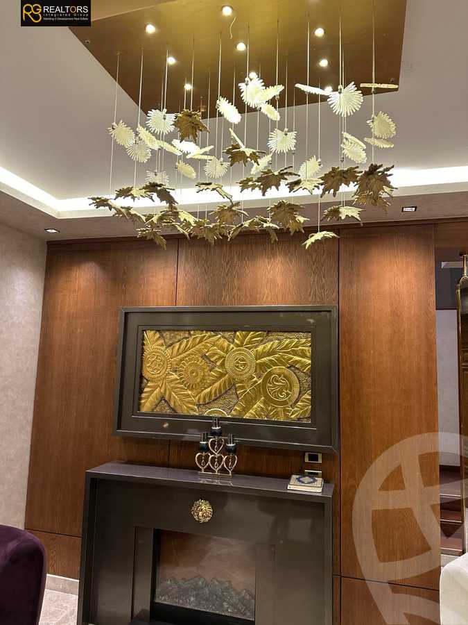 https://aqarmap.com.eg/en/listing/5707709-for-sale-cairo-el-sheikh-zayed-city-compounds-royal-city