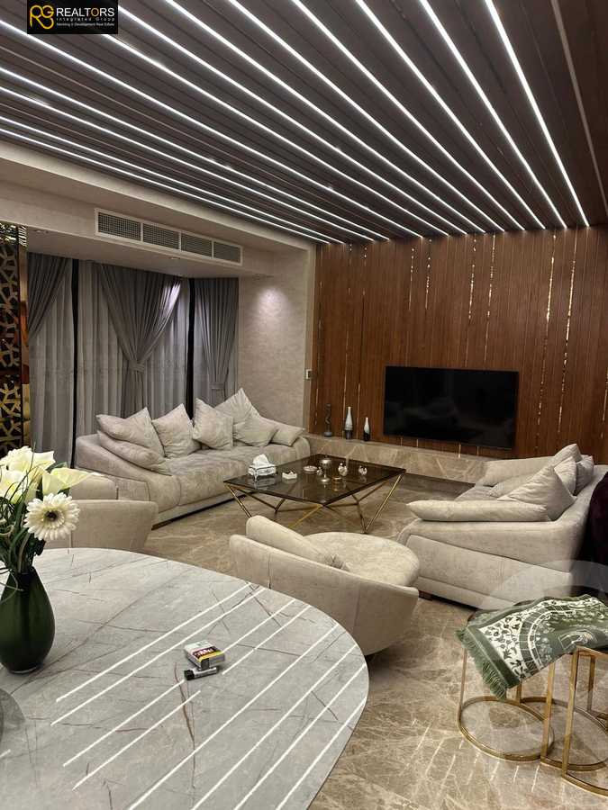 https://aqarmap.com.eg/en/listing/5707709-for-sale-cairo-el-sheikh-zayed-city-compounds-royal-city