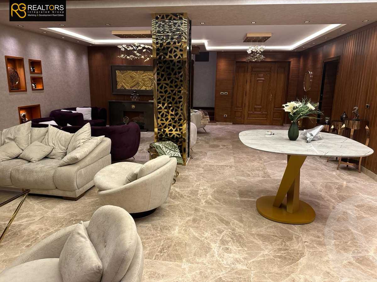 https://aqarmap.com.eg/en/listing/5707709-for-sale-cairo-el-sheikh-zayed-city-compounds-royal-city