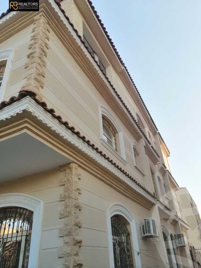 https://aqarmap.com.eg/ar/listing/5713453-for-sale-cairo-el-sheikh-zayed-city-compounds-el-yasmeen-compound