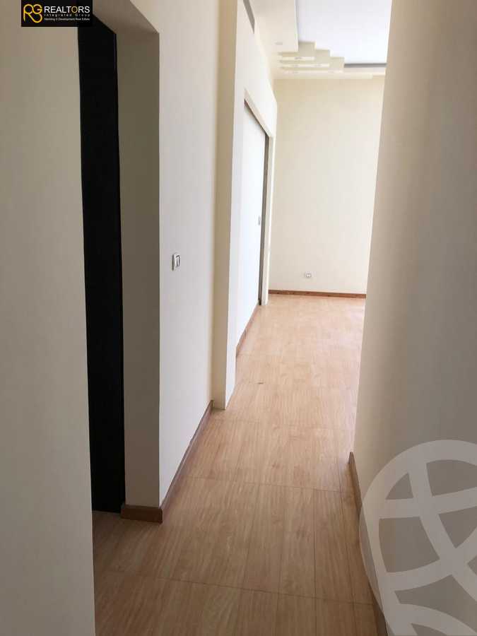 https://aqarmap.com.eg/ar/listing/5713642-for-sale-cairo-el-sheikh-zayed-city-compounds-kmbwnd-ljry-swdyk