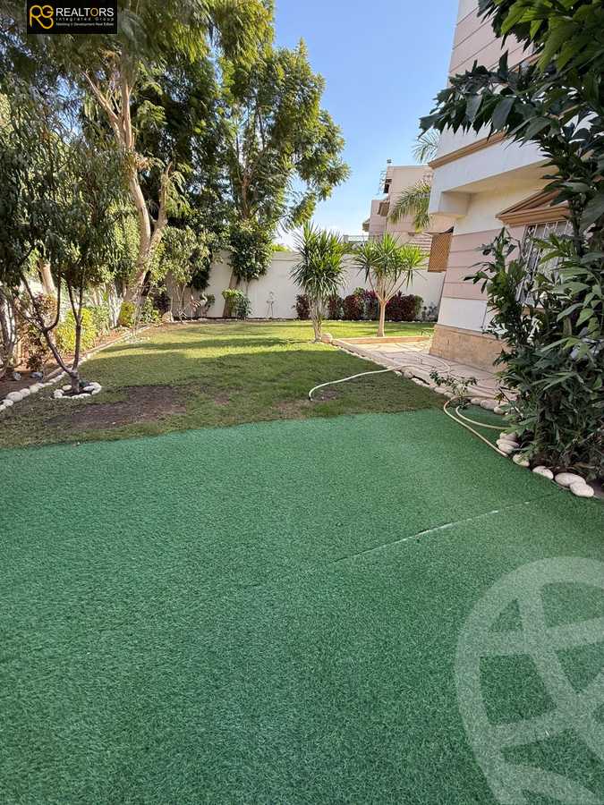 https://aqarmap.com.eg/ar/listing/5713777-for-sale-cairo-el-sheikh-zayed-city-compounds-royal-city