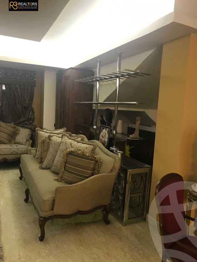 https://aqarmap.com.eg/en/listing/5713848-for-sale-cairo-el-sheikh-zayed-city-compounds-royal-city