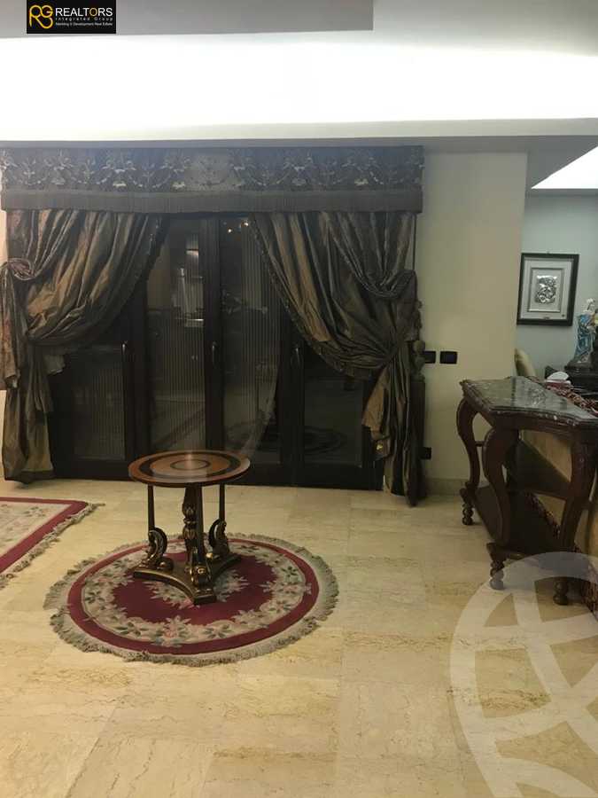 https://aqarmap.com.eg/en/listing/5713848-for-sale-cairo-el-sheikh-zayed-city-compounds-royal-city