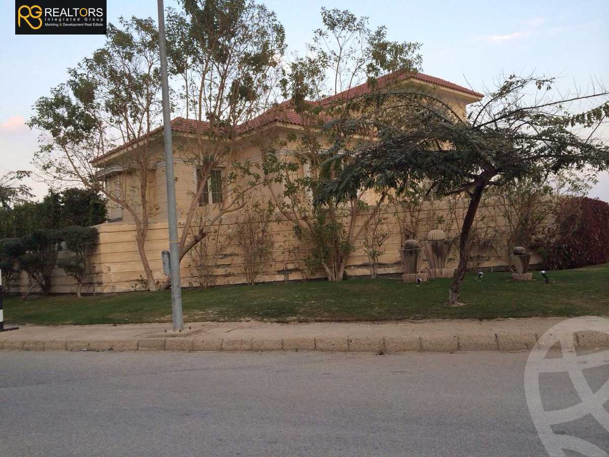 https://aqarmap.com.eg/ar/listing/5722815-for-sale-cairo-6th-of-october-compounds-royal-hills