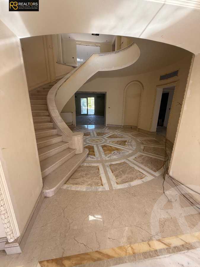 https://aqarmap.com.eg/en/listing/5728595-for-sale-cairo-new-cairo-compounds-royal-maxim