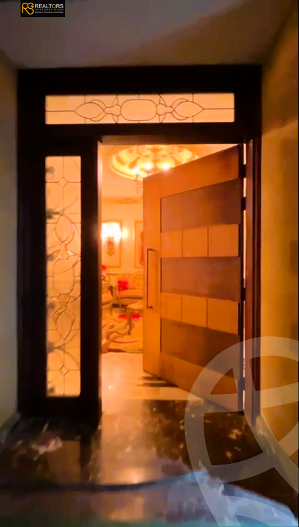 https://aqarmap.com.eg/en/listing/5743606-for-sale-cairo-el-sheikh-zayed-city-compounds-kmbwnd-wyst-twn-swdyk