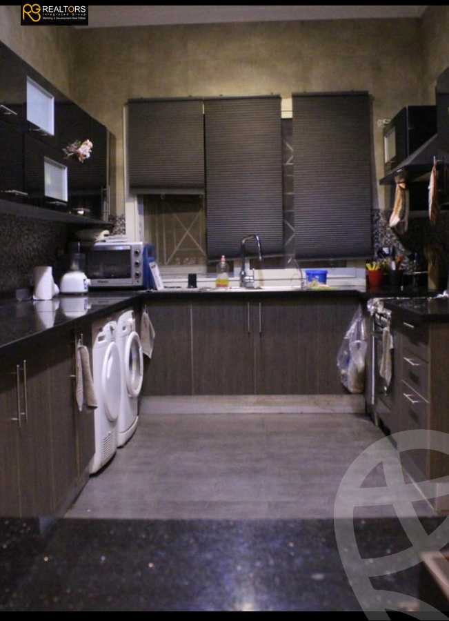 https://aqarmap.com.eg/en/listing/5743638-for-sale-cairo-el-sheikh-zayed-city-compounds-royal-meadows