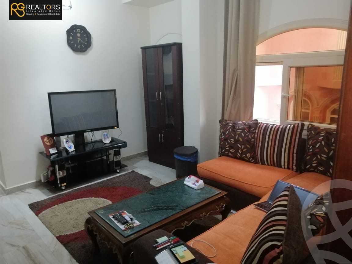 https://aqarmap.com.eg/ar/listing/5743862-for-sale-cairo-el-sheikh-zayed-city-compounds-el-yasmeen-compound