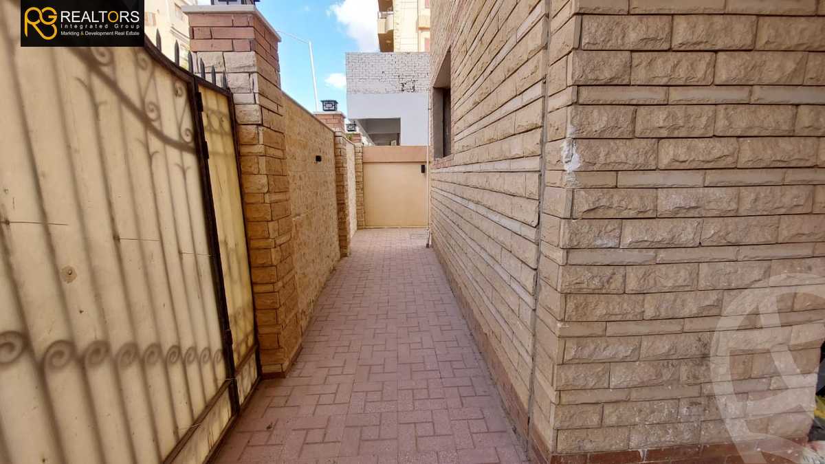 https://aqarmap.com.eg/en/listing/5765377-for-sale-cairo-6th-of-october-el-ahyaa-neighborhood-3rd-nasr-ammar-st