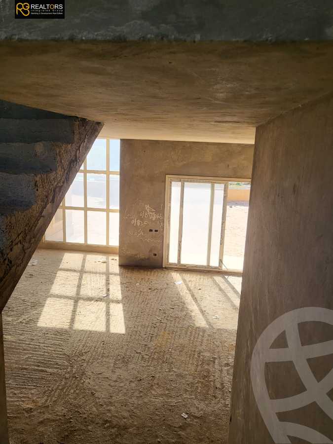 https://aqarmap.com.eg/en/listing/5765448-for-sale-cairo-el-sheikh-zayed-city-compounds-royal-meadows