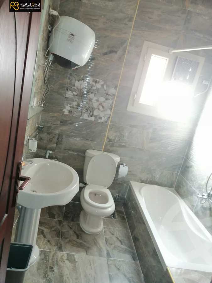 https://aqarmap.com.eg/ar/listing/5765688-for-sale-cairo-el-sheikh-zayed-city-compounds-el-yasmeen-compound