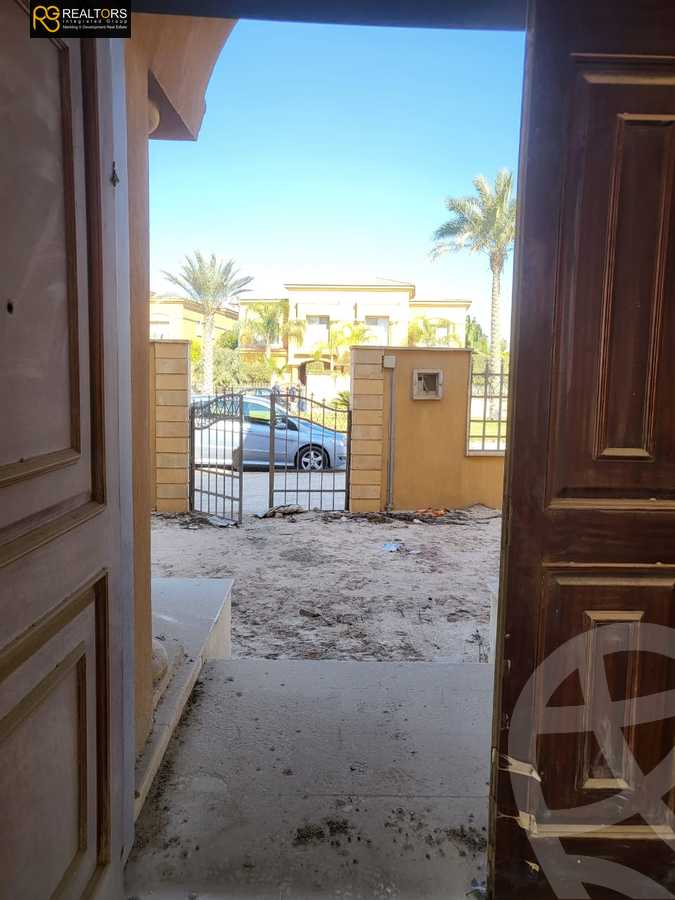 https://aqarmap.com.eg/ar/listing/5947596-for-sale-cairo-el-sheikh-zayed-city-compounds-royal-meadows