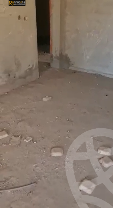https://aqarmap.com.eg/ar/listing/5948596-for-sale-cairo-el-sheikh-zayed-city-compounds-royal-meadows