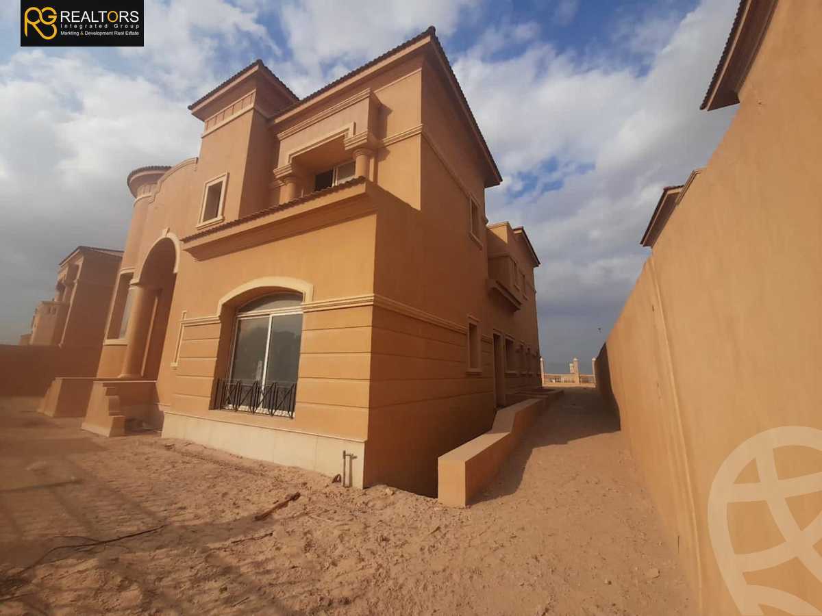 https://aqarmap.com.eg/ar/listing/5948799-for-sale-cairo-el-sheikh-zayed-city-compounds-royal-meadows