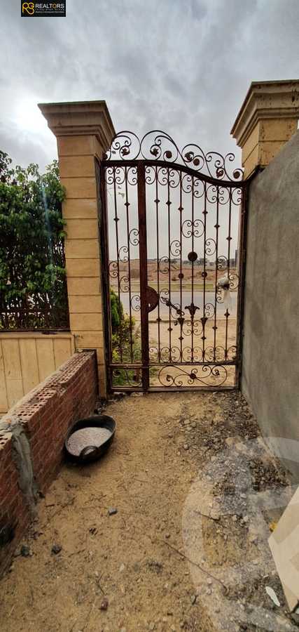 https://aqarmap.com.eg/ar/listing/5950848-for-sale-cairo-el-sheikh-zayed-city-el-hay-el-thaleth-ashaer-area-4