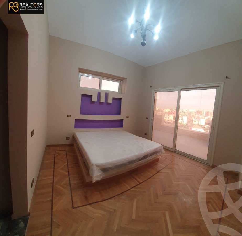 https://aqarmap.com.eg/ar/listing/5953564-for-sale-cairo-el-sheikh-zayed-city-compounds-royal-city