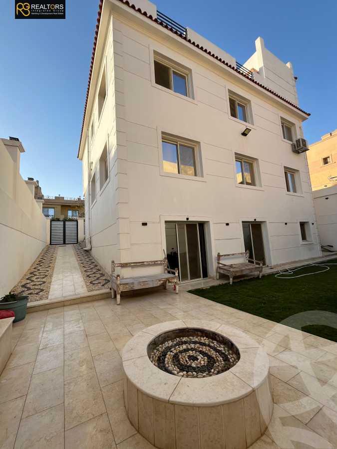 https://aqarmap.com.eg/en/listing/5966608-for-sale-cairo-el-sheikh-zayed-city-compounds-kmbwnd-fyldj-wyst-dr-llttwyr