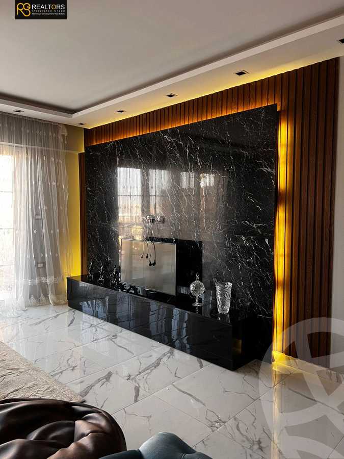 https://aqarmap.com.eg/ar/listing/5983214-for-sale-cairo-6th-of-october-compounds-pyramids-walk