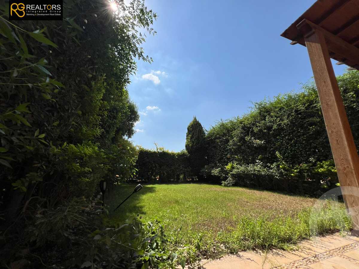 https://aqarmap.com.eg/en/listing/5983265-for-sale-cairo-el-sheikh-zayed-city-compounds-royal-meadows