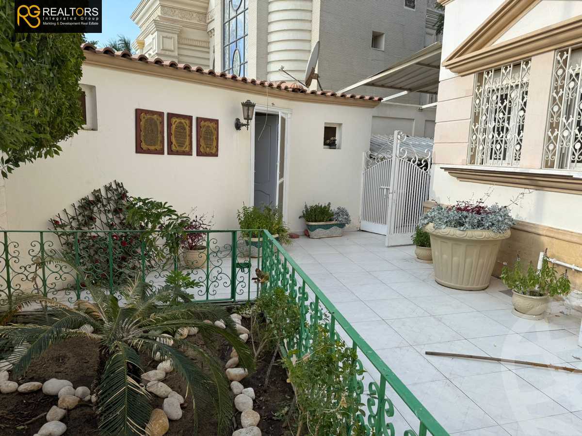 https://aqarmap.com.eg/en/listing/6035975-for-sale-cairo-el-sheikh-zayed-city-compounds-royal-city