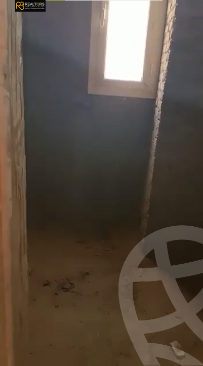https://aqarmap.com.eg/en/listing/6039243-for-sale-cairo-el-sheikh-zayed-city-compounds-royal-meadows