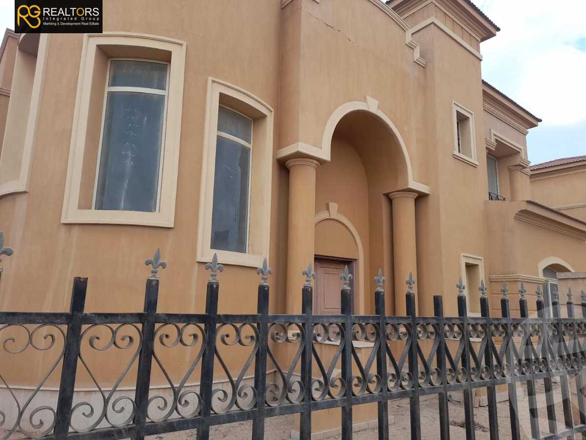 https://aqarmap.com.eg/en/listing/6045220-for-sale-cairo-el-sheikh-zayed-city-compounds-royal-meadows