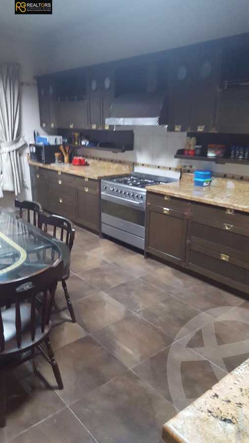 https://aqarmap.com.eg/en/listing/6045433-for-sale-cairo-el-sheikh-zayed-city-compounds-royal-city