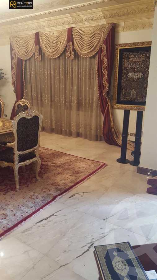 https://aqarmap.com.eg/en/listing/6045433-for-sale-cairo-el-sheikh-zayed-city-compounds-royal-city