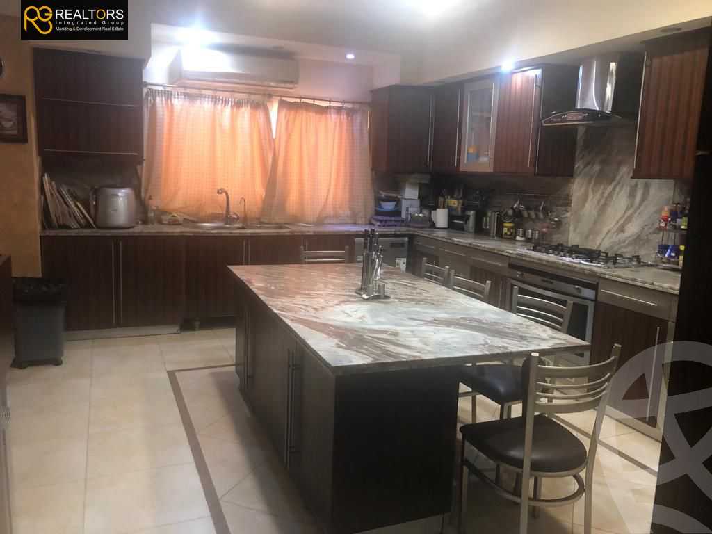 https://aqarmap.com.eg/en/listing/6068761-for-sale-cairo-el-sheikh-zayed-city-compounds-royal-city