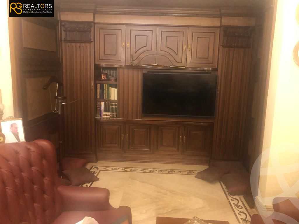 https://aqarmap.com.eg/en/listing/6068761-for-sale-cairo-el-sheikh-zayed-city-compounds-royal-city