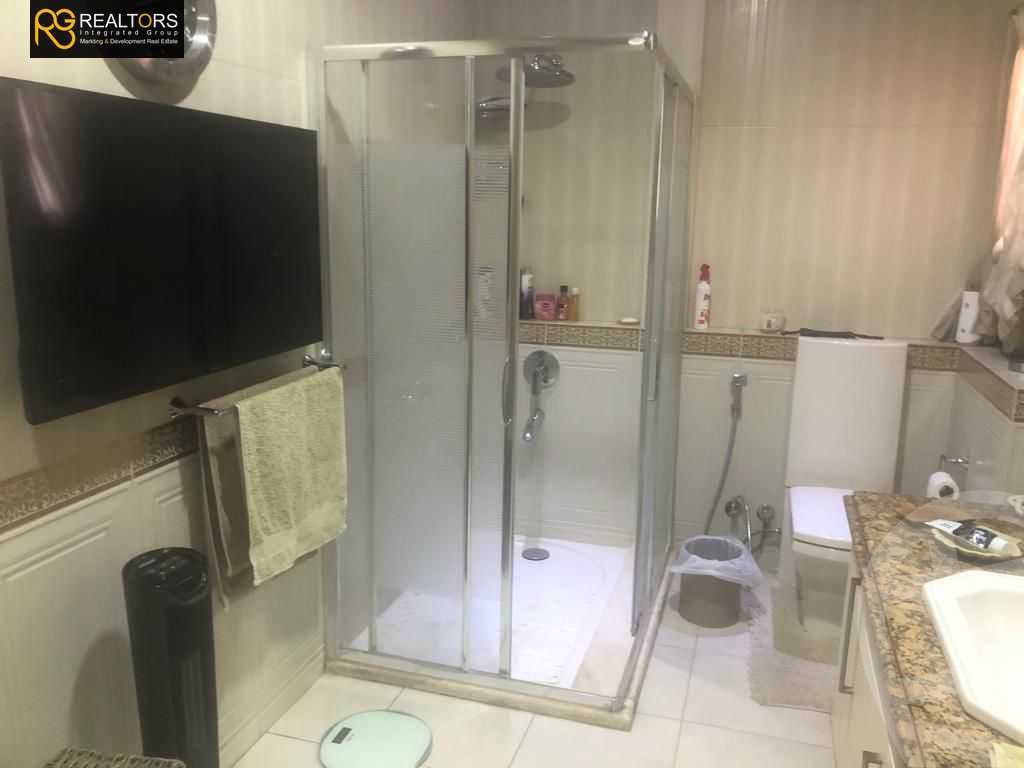 https://aqarmap.com.eg/en/listing/6068761-for-sale-cairo-el-sheikh-zayed-city-compounds-royal-city