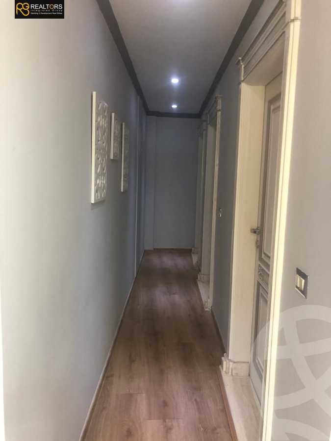 https://aqarmap.com.eg/en/listing/6068761-for-sale-cairo-el-sheikh-zayed-city-compounds-royal-city