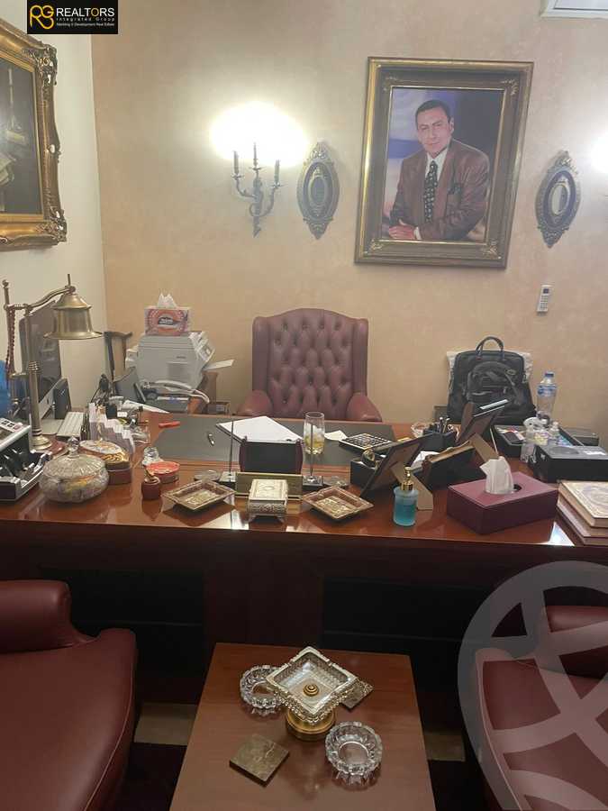 https://aqarmap.com.eg/en/listing/6068761-for-sale-cairo-el-sheikh-zayed-city-compounds-royal-city