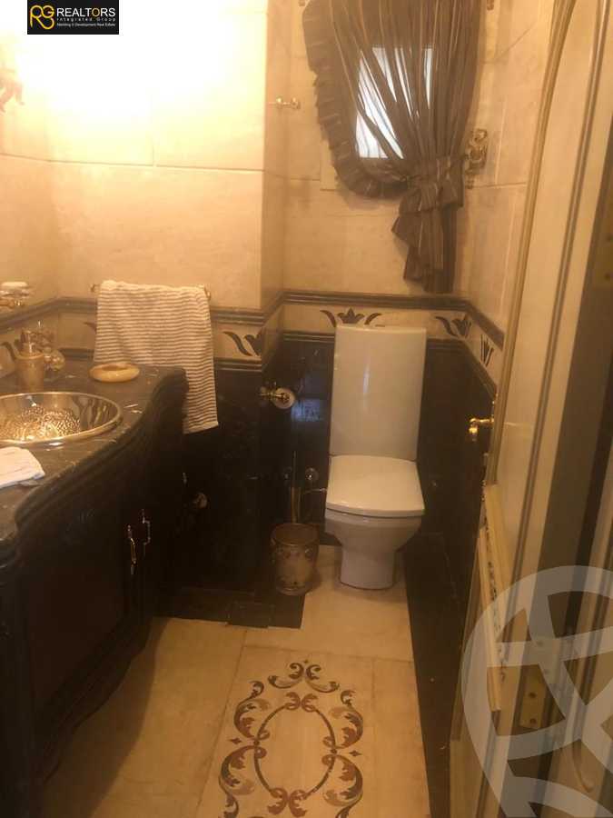 https://aqarmap.com.eg/en/listing/6068761-for-sale-cairo-el-sheikh-zayed-city-compounds-royal-city