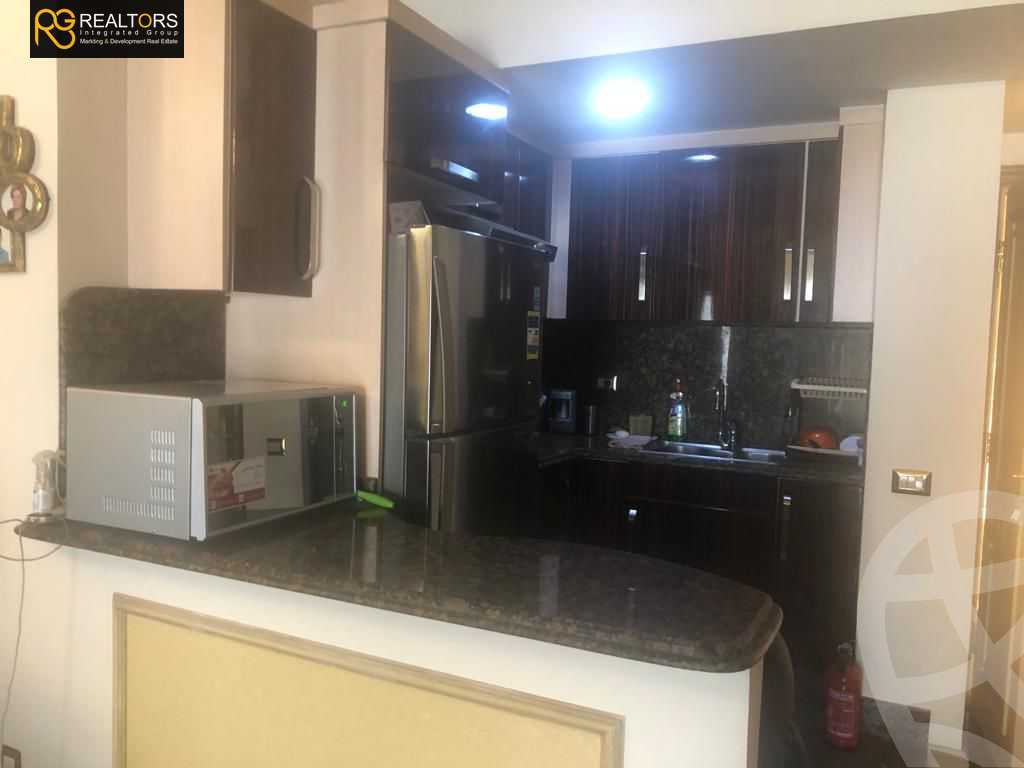 https://aqarmap.com.eg/en/listing/6068761-for-sale-cairo-el-sheikh-zayed-city-compounds-royal-city