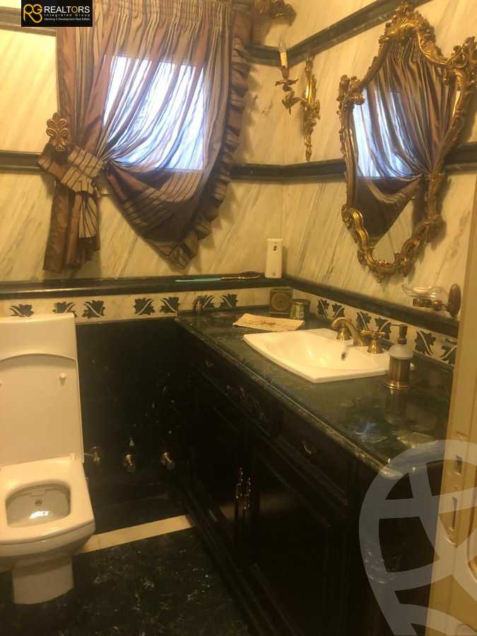 https://aqarmap.com.eg/en/listing/6068761-for-sale-cairo-el-sheikh-zayed-city-compounds-royal-city