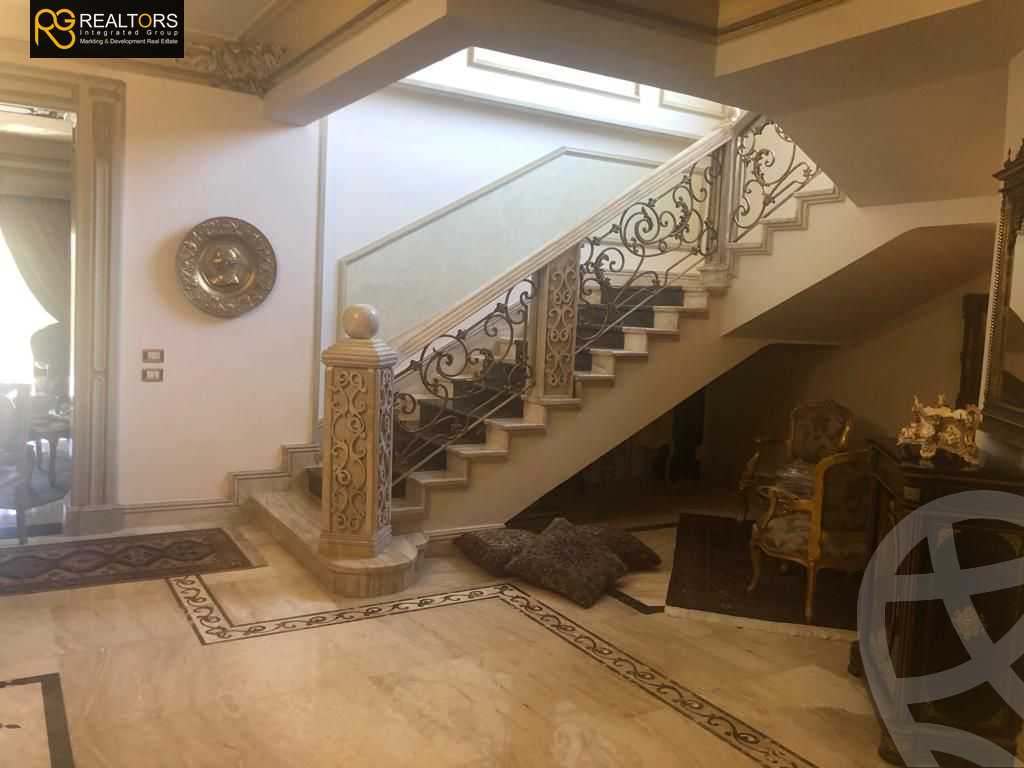 https://aqarmap.com.eg/en/listing/6068761-for-sale-cairo-el-sheikh-zayed-city-compounds-royal-city