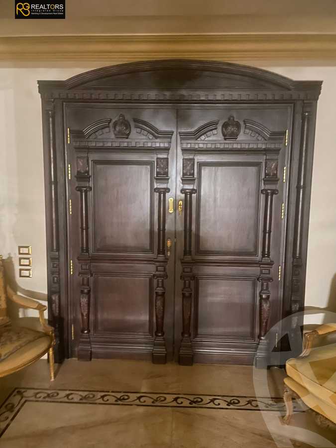 https://aqarmap.com.eg/en/listing/6068761-for-sale-cairo-el-sheikh-zayed-city-compounds-royal-city