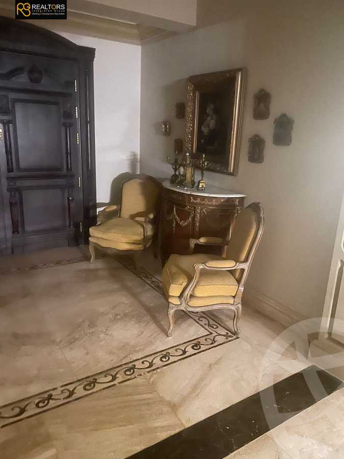 https://aqarmap.com.eg/en/listing/6068761-for-sale-cairo-el-sheikh-zayed-city-compounds-royal-city