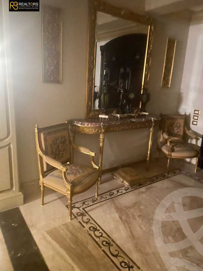https://aqarmap.com.eg/en/listing/6068761-for-sale-cairo-el-sheikh-zayed-city-compounds-royal-city