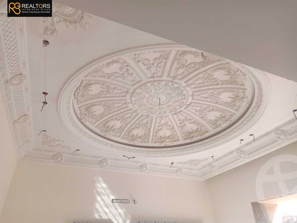 https://aqarmap.com.eg/en/listing/6068988-for-sale-cairo-el-sheikh-zayed-city-compounds-royal-meadows