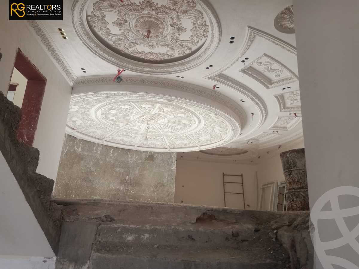 https://aqarmap.com.eg/en/listing/6068988-for-sale-cairo-el-sheikh-zayed-city-compounds-royal-meadows