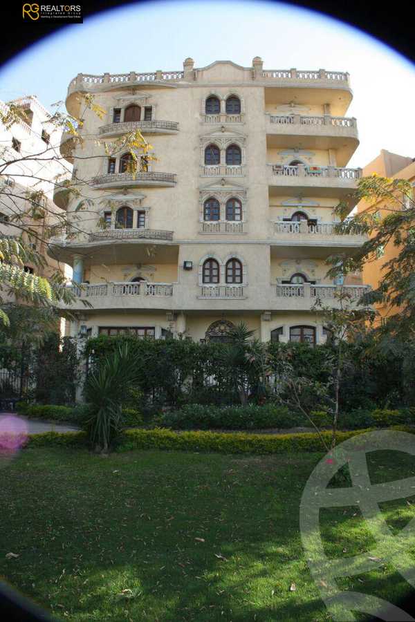 https://aqarmap.com.eg/en/listing/6106920-for-sale-cairo-6th-of-october-el-ahyaa-neighborhood-1st-al-maahad