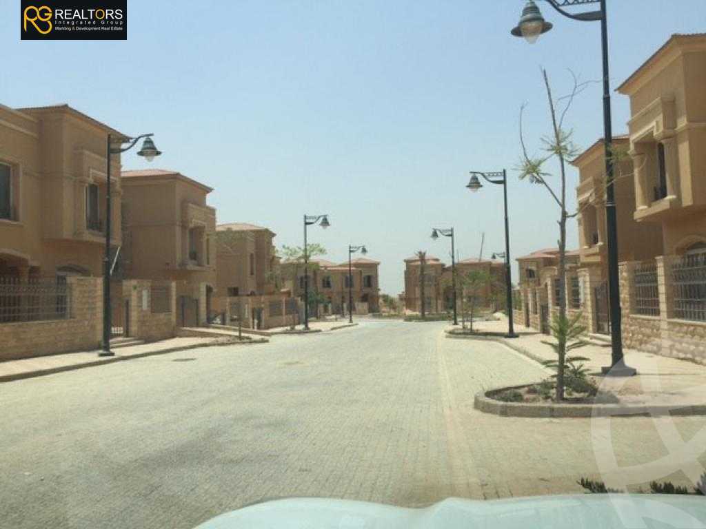 https://aqarmap.com.eg/en/listing/6107295-for-sale-cairo-el-sheikh-zayed-city-compounds-royal-meadows