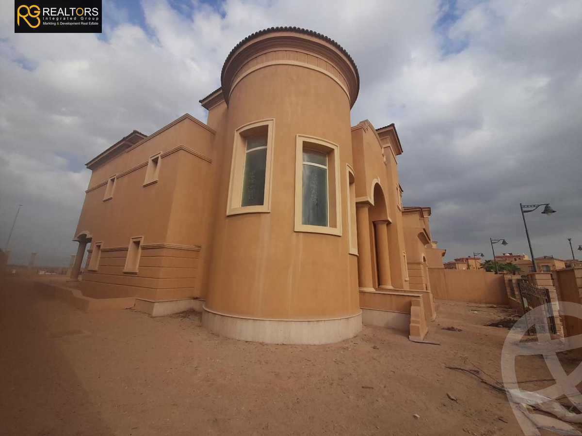 https://aqarmap.com.eg/en/listing/6152463-for-sale-cairo-el-sheikh-zayed-city-compounds-royal-meadows