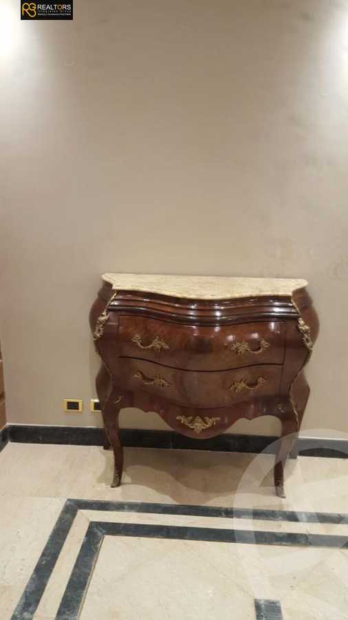 https://aqarmap.com.eg/ar/listing/6155312-for-sale-cairo-el-sheikh-zayed-city-compounds-el-yasmeen-compound
