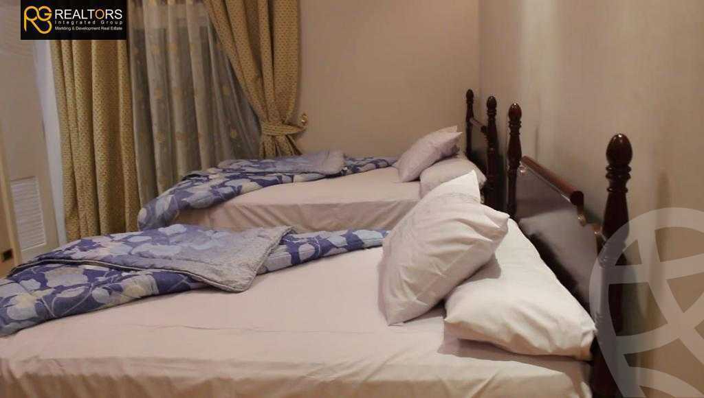 https://aqarmap.com.eg/ar/listing/6155312-for-sale-cairo-el-sheikh-zayed-city-compounds-el-yasmeen-compound